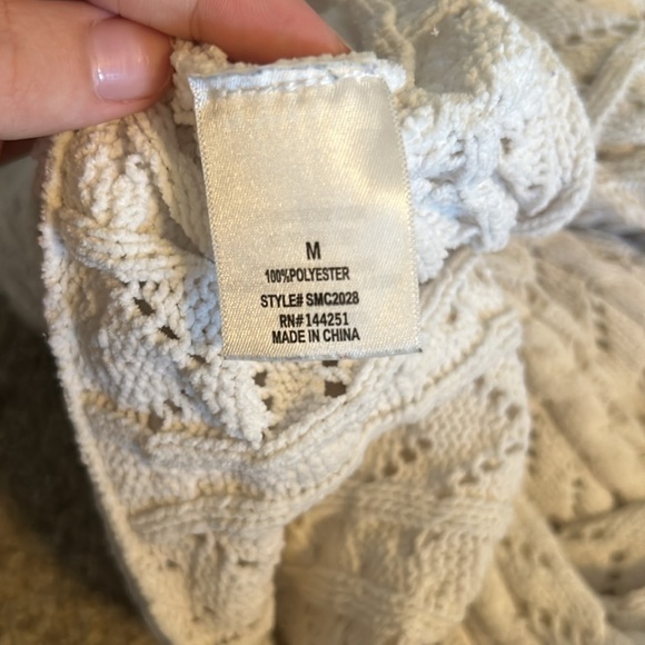 Francesca’s Twist Knot White Sweater Size Medium - Picture 6 of 6